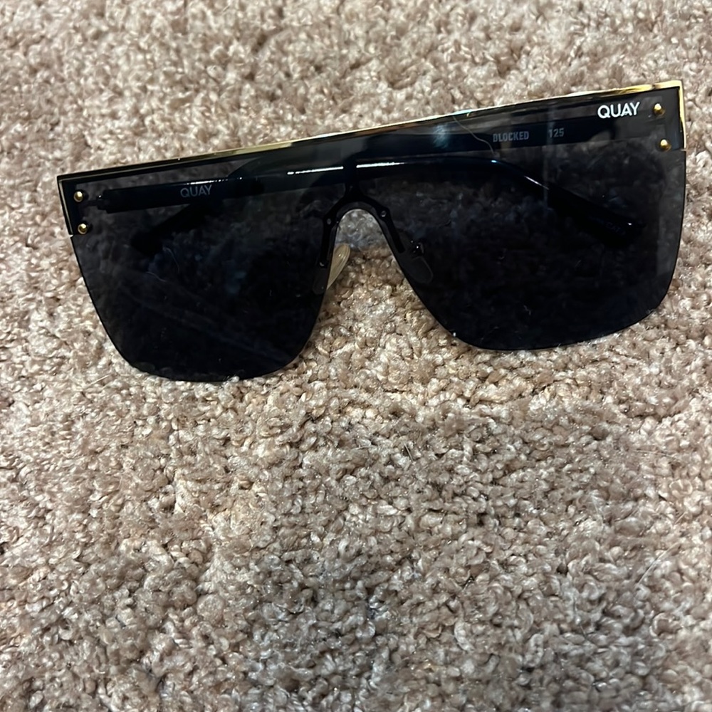 Black quay sunglasses